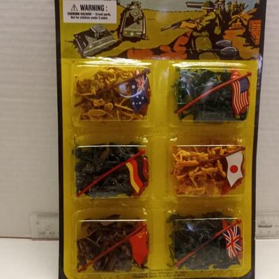 MidWestern Dst. mini solders set 6 nations and flags1996 new in package