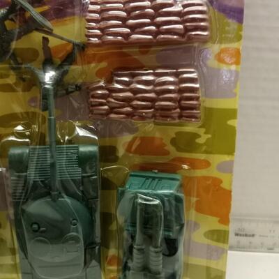 MidWestern Dst. Army men and equipment 1996 new in package with USA flag