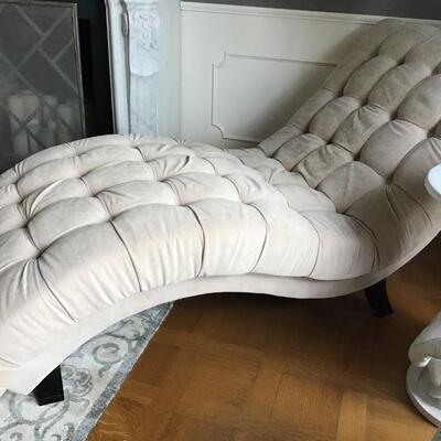 L27 - Tufted Chaise Lounge