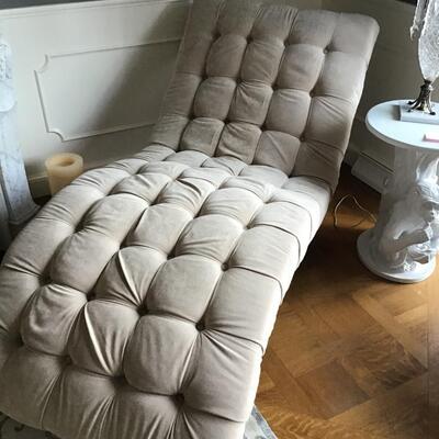 L27 - Tufted Chaise Lounge