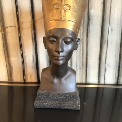 K106 - Nefertiti Bust