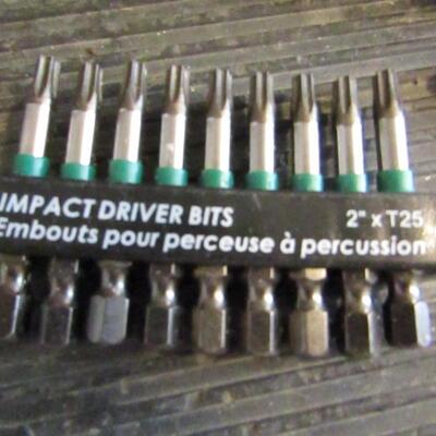 LOT 52  VARIETY OF DRILL BITS AND DRIVER BITS