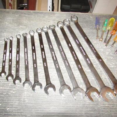 LOT 74  SET OF CRAFTSMAN COMBINATION WRENCHES, NET DRIVERS AND SCREWDRIVERS