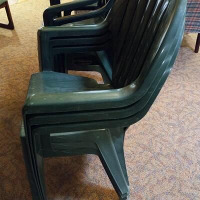 LOT 15C SIX PLASTIC CHAIRS