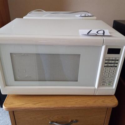 LOT 69T SMALL WHITE MICROWAVE