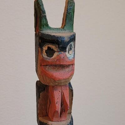 Lot : Vintage Hand Carved & Painted Alaskan Folk Art Mulit Figural Totem Pole