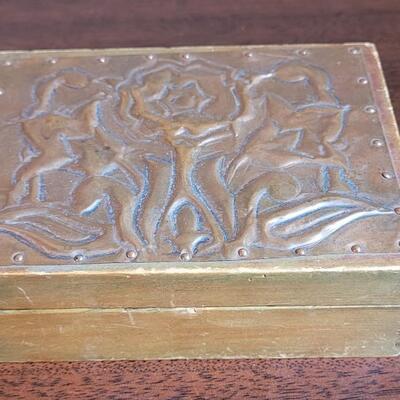 Lot 91: Vintage Copper Rose Top Wood Trinket Box
