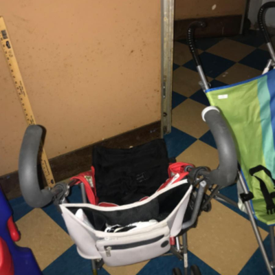 child stroller:1 red umbrella stroller, carry pouch attached.;