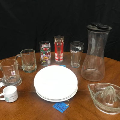 kitchen:lot 3 vintage artichoke plates, vintage glass juicer, cappuccino cup, coca cola wallet, plastic storage container with lid, 2...