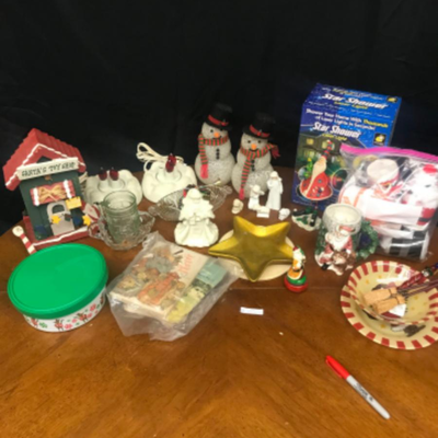 Holiday:lot Lot of christmas decor;