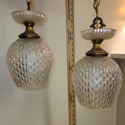 Vintage: 2 pendant hanging light on chain;