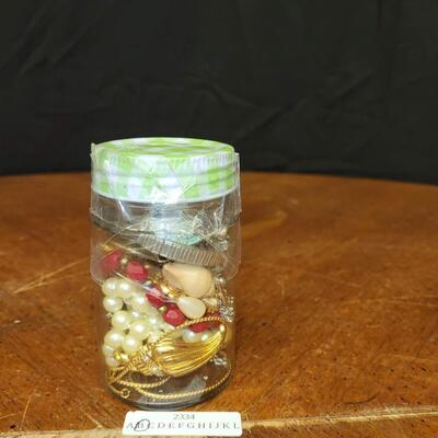 Jewelry / Crafting:1 jar of assorted jewelry;