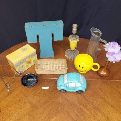 Decor:Box Lot Assorted Home Decor, Blue T, Vases,;