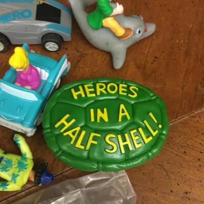 vintage toys: vintage action figures, alf magnets;