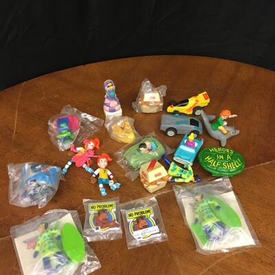 vintage toys: vintage action figures, alf magnets;