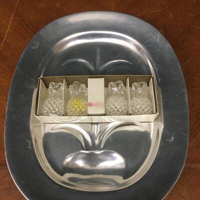 kitchen: heavy silver serving tray, 4 crystal pineapples;