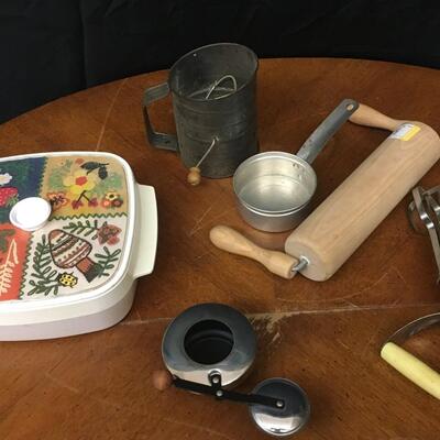 vintage kitchenware: misc, kitchen items;