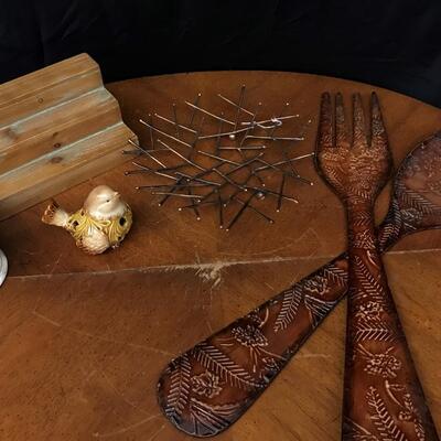 Decor: (metal tote *NOT INCLUDED*) candle pedestal, spoon and fork wall decor, ceramic bird.shelf, wired basket;