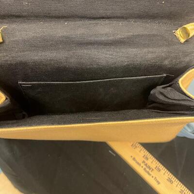 Purses / Handbags: 