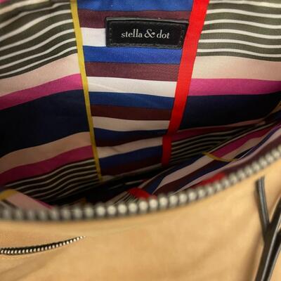 Purses / Handbags: 