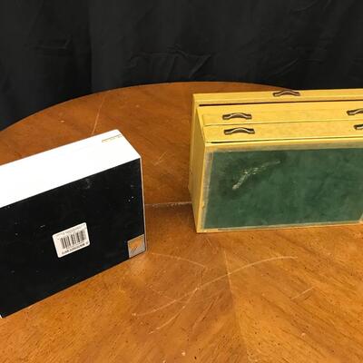 vintage : metal cigar box and vintage jewelry box;