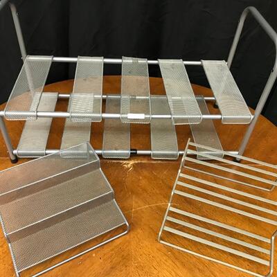 organizers:3 metal shelving set ;