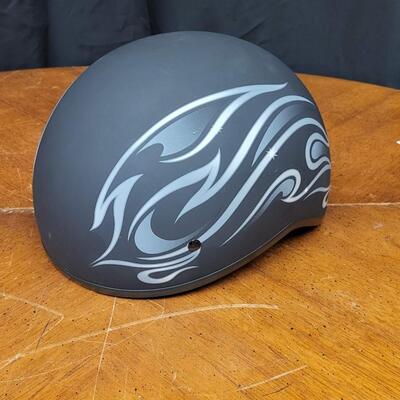 Motorcycle:1 XXL Dark grey helmet with light grey flames in Black and Red bag;