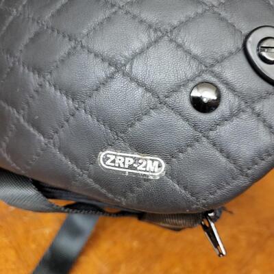 Motorcycle:1 Medium helmet with Zipper cover;