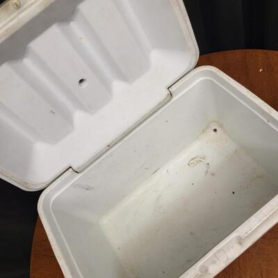 :1 Rubbermaid Red Cooler, white lid;