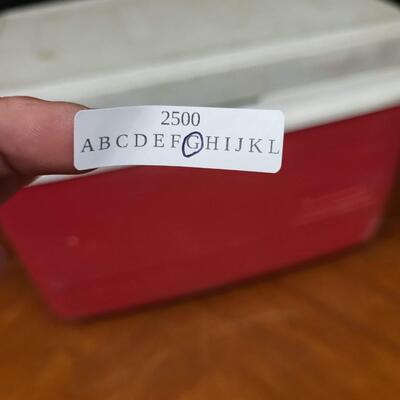 :1 Rubbermaid Red Cooler, white lid;