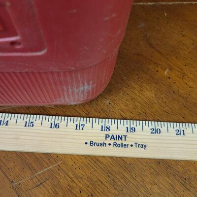 :1 Rubbermaid Red Cooler, white lid;