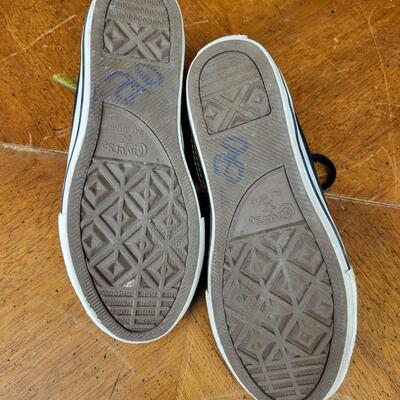 Shoes:1 Converse Size 3 Black and gold hi top converse;