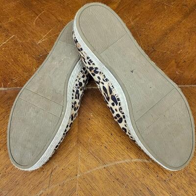 Shoes:1 Dr Scholls Size 11 Leopard print slide on shoes;