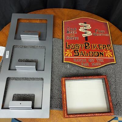 Decor:Box Lot Wall sorter; wall art; rug;