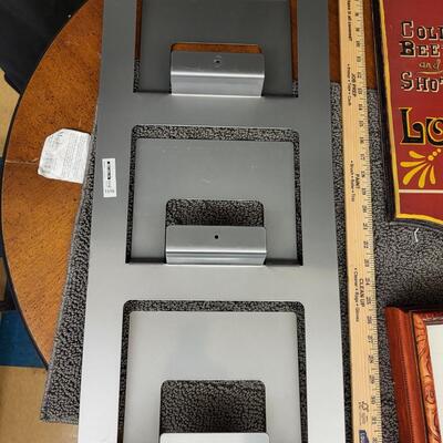 Decor:Box Lot Wall sorter; wall art; rug;