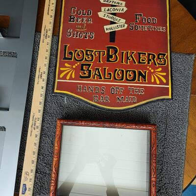Decor:Box Lot Wall sorter; wall art; rug;