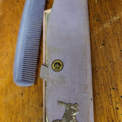 Vintage:3 2 combs 1 nail kit;