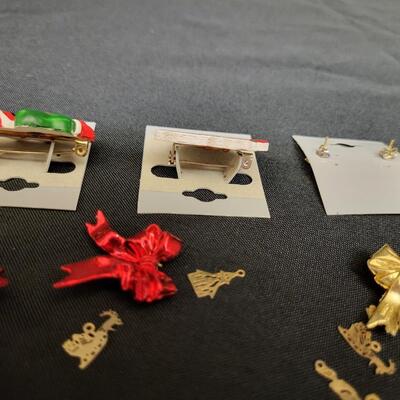 Jewelry:6 Christmas Pins and earrings;