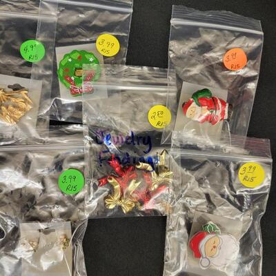 Jewelry:6 Christmas Pins and earrings;