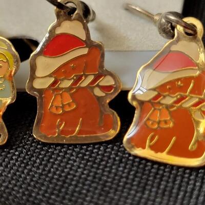 Jewelry:5 Vintage: earrings and Pins;