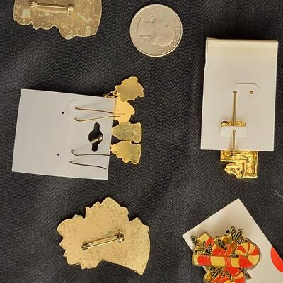 Jewelry:5 Vintage: earrings and Pins;