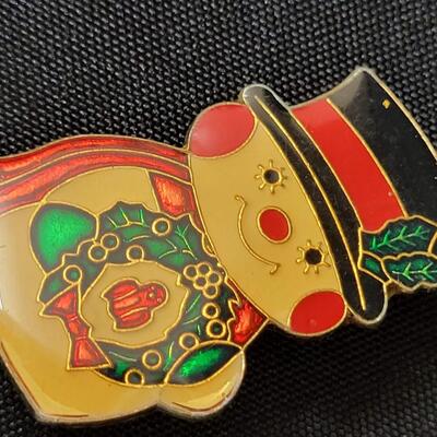 Jewelry:5 Vintage: earrings and Pins;