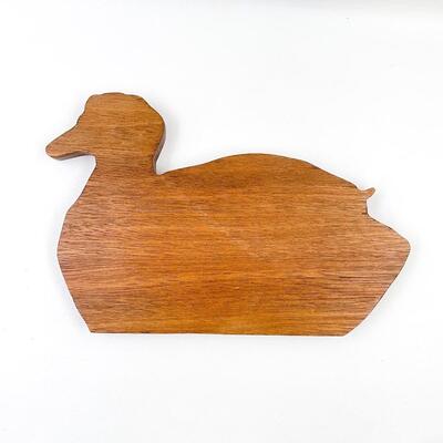 WOODEN DUCK CUTTING BOARD/DECOR
