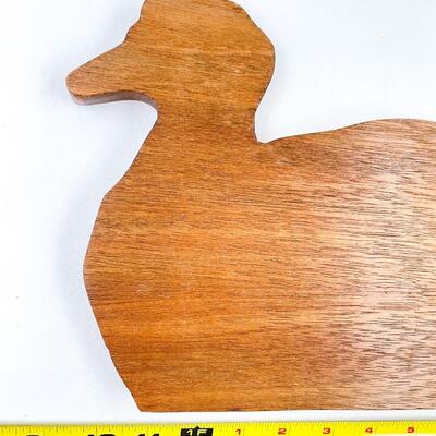 WOODEN DUCK CUTTING BOARD/DECOR
