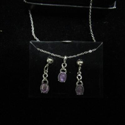 LOT 63  NECKLACE AND MATCHING PIERCED EARRINGS