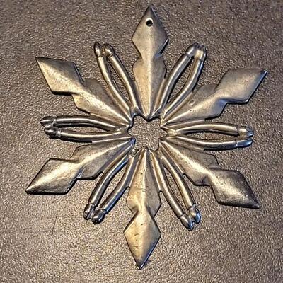 Lot 103: KEN NELSON Georgetown, Colorado Goldmith 1997 Sterling Silver Christmas Ornament