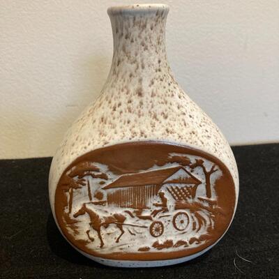 GOSS Vermont Art Pottery Bud Vase 5.5â€