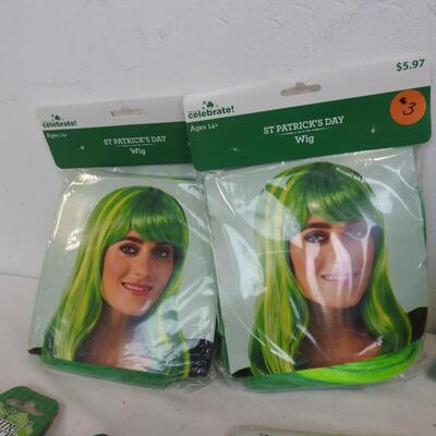 11 pc St Patrick's Day Decor: Wigs, Shoelaces, Feather Boa, Table Decor - New