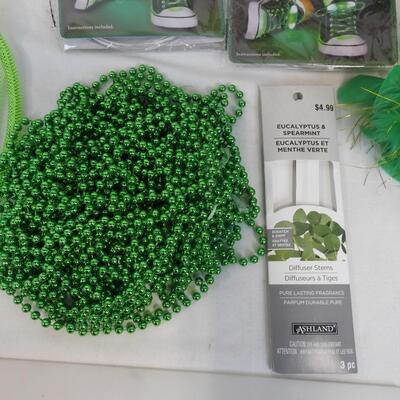 11 pc St Patrick's Day Decor: Wigs, Shoelaces, Feather Boa, Table Decor - New