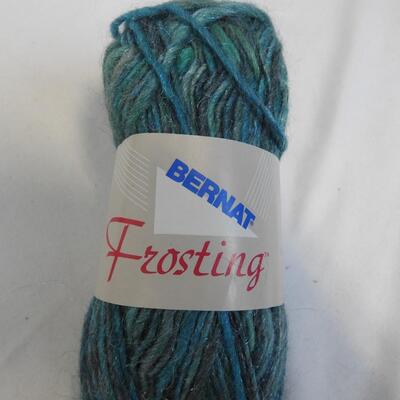 10 Skeins Bernat Frosting Yarn (1 isn't full) Creme de Menthe - New